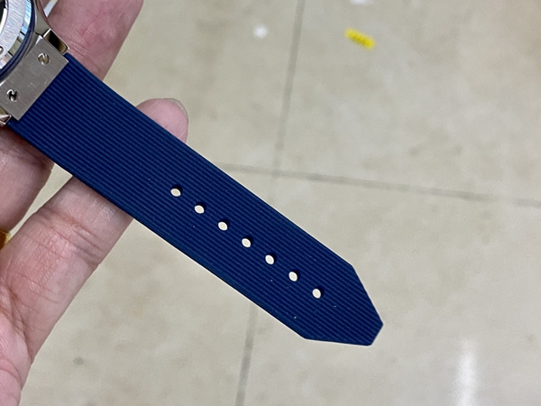 ウブロコピー時計着用イメージ